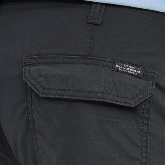 NWT Lee Men's Big & Tall Extreme Motion Crossroad Cargo Short, black, 50 - Picture 5 of 7